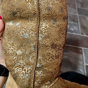 🦄VERY RARE FOIL TALL CHESTNUT LOGO UGG🦄